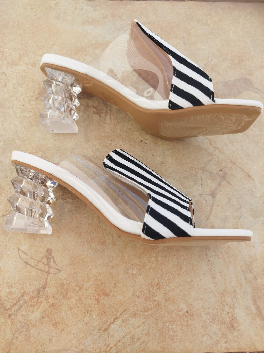 Chaussures chic noire et banche