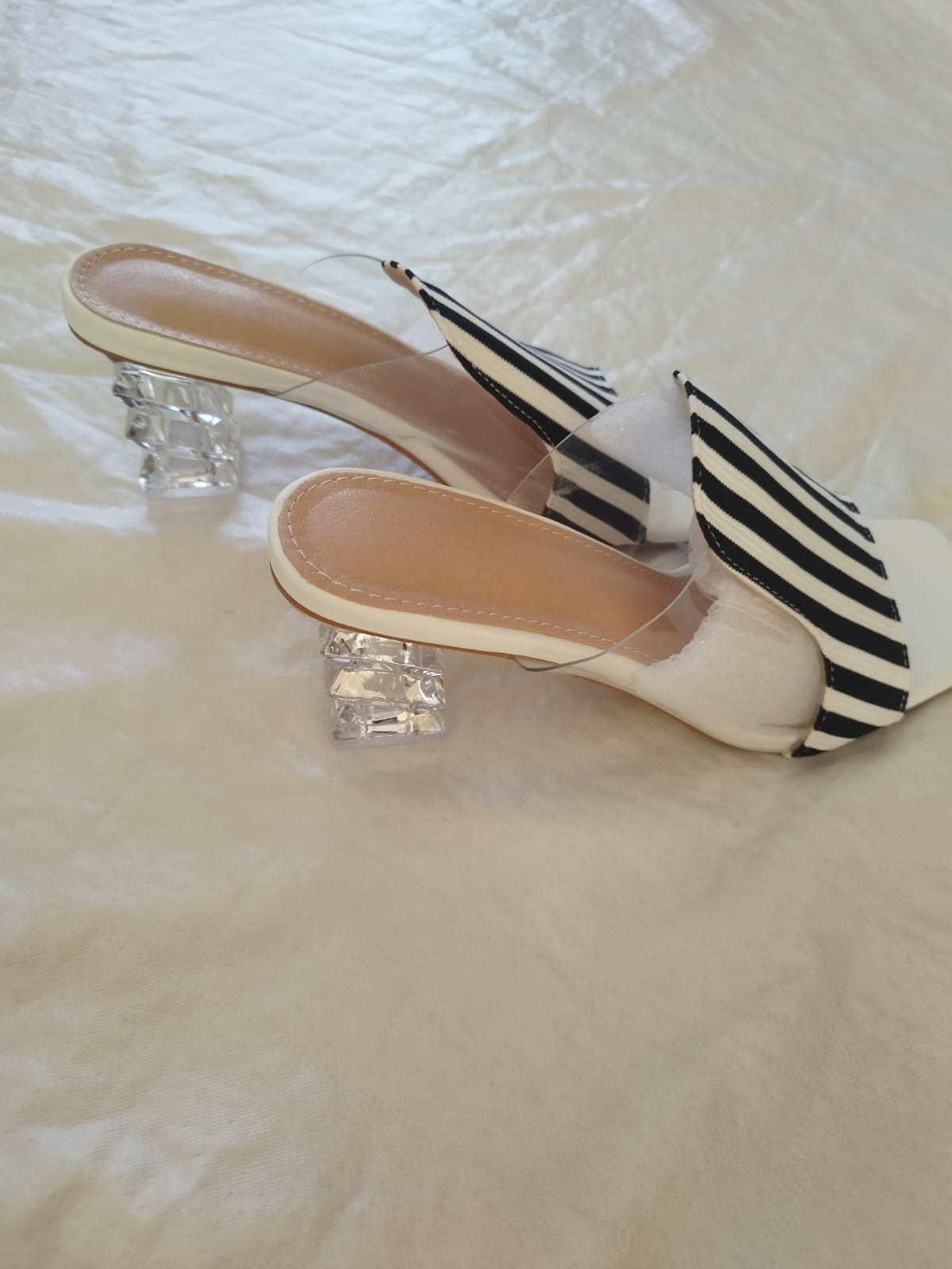 Chaussures chic noire et banche