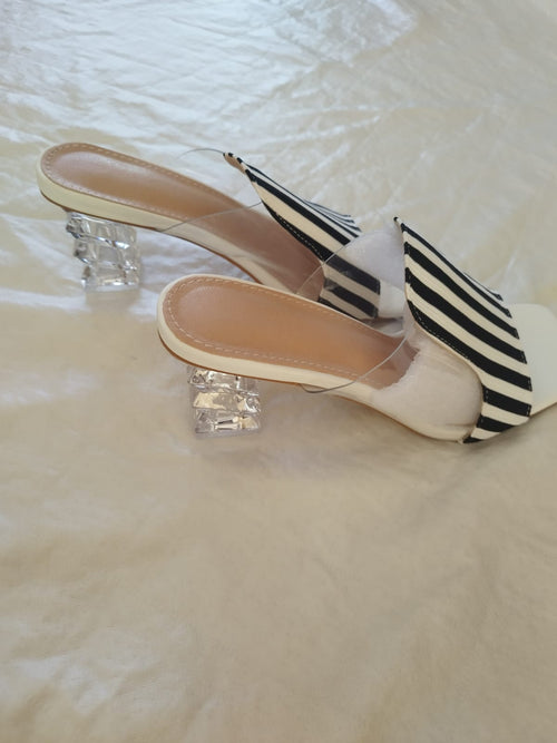 Chaussures chic noire et banche